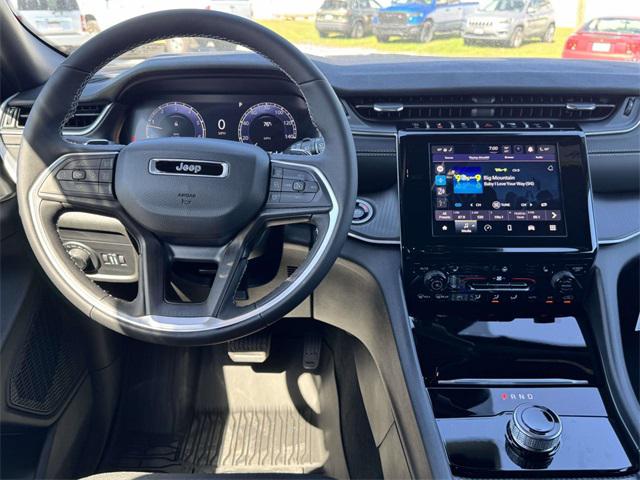 2025 Jeep Grand Cherokee GRAND CHEROKEE LAREDO 4X4
