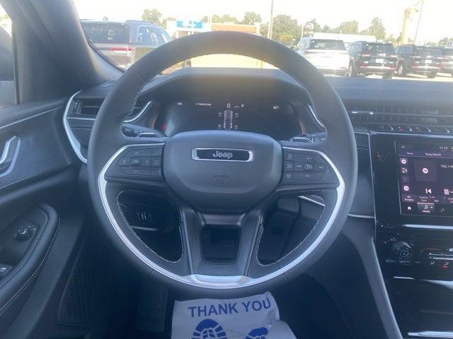 2025 Jeep Grand Cherokee Laredo 4x4