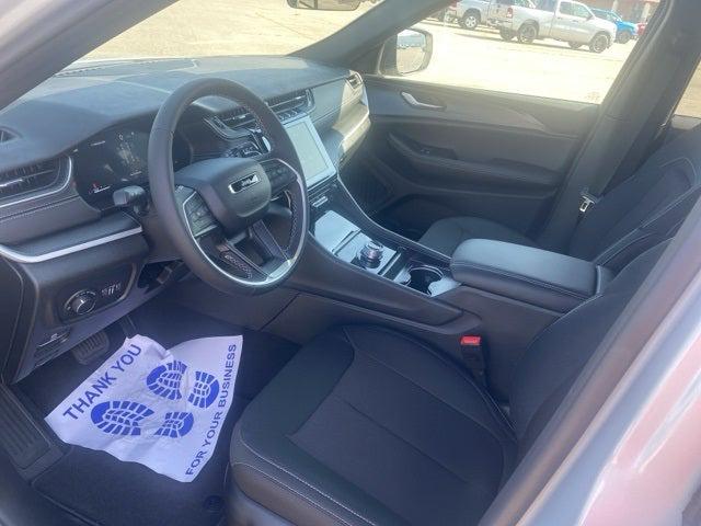 2025 Jeep Grand Cherokee Laredo 4x4