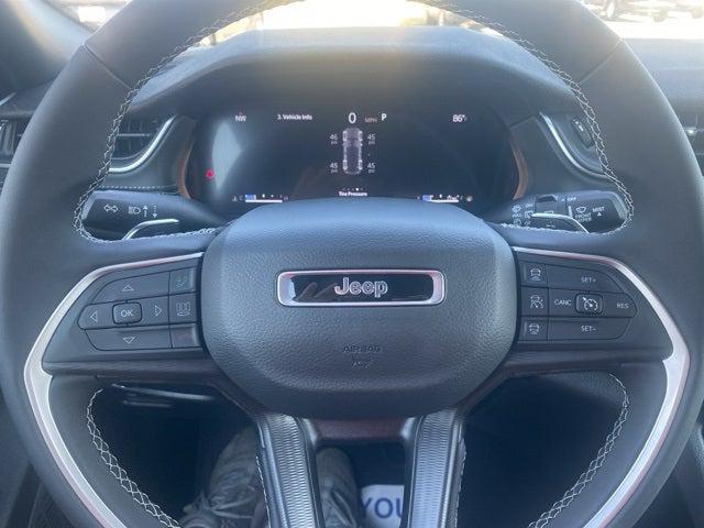 2025 Jeep Grand Cherokee Laredo 4x4