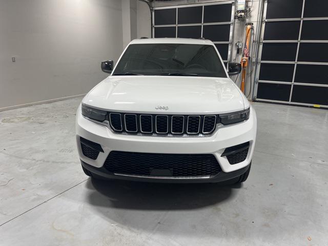 2025 Jeep Grand Cherokee GRAND CHEROKEE LAREDO 4X2