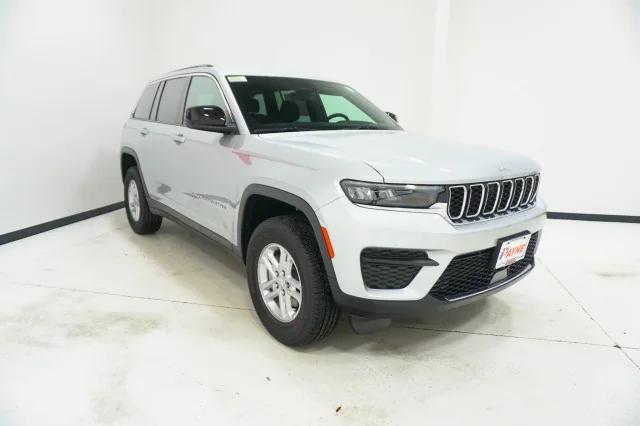 2025 Jeep Grand Cherokee GRAND CHEROKEE LAREDO 4X2