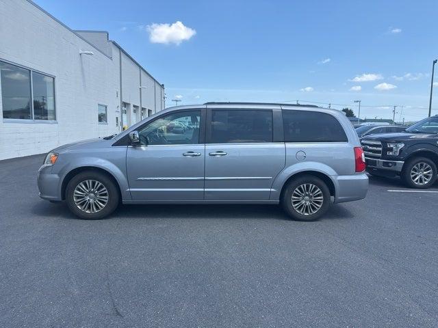 2016 Chrysler Town and Country Touring-L Anniversary Edition