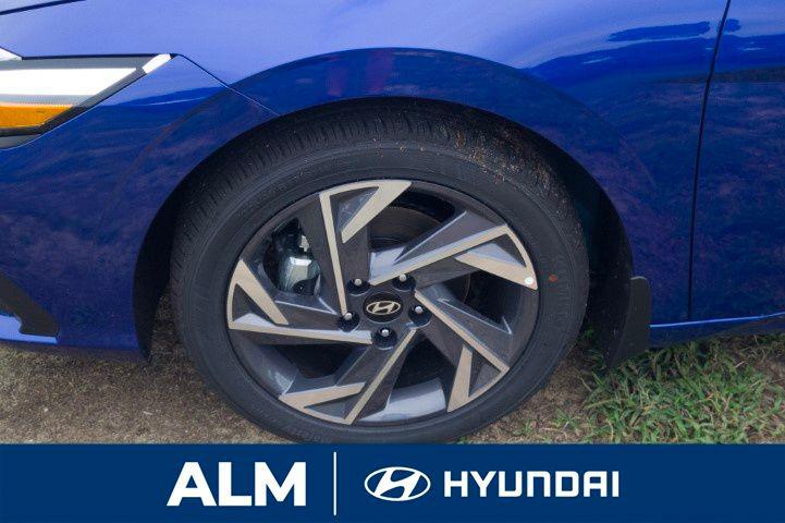 2025 Hyundai Elantra SEL Sport photo 8