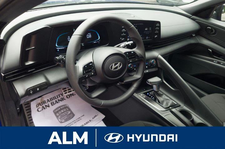2025 Hyundai Elantra SEL Sport photo 9