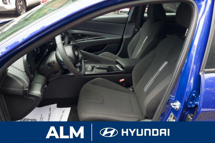 2025 Hyundai Elantra SEL Sport photo 10