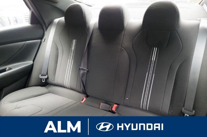 2025 Hyundai Elantra SEL Sport photo 11