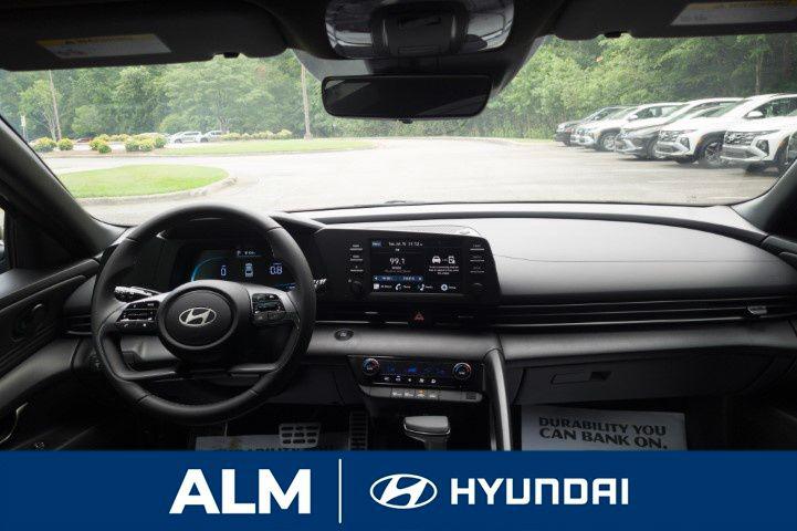 2025 Hyundai Elantra SEL Sport photo 14