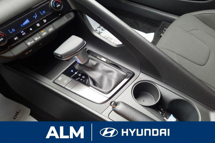 2025 Hyundai Elantra SEL Sport photo 17