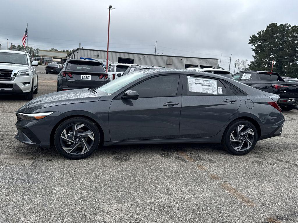2025 Hyundai Elantra SEL Sport photo 2
