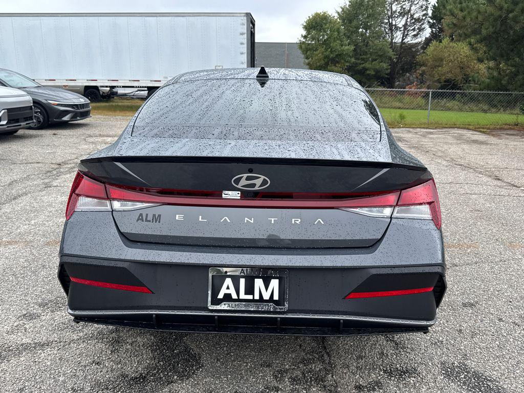 2025 Hyundai Elantra SEL Sport photo 4