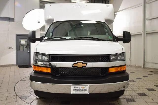 2025 Chevrolet Express Cutaway 4500 Van