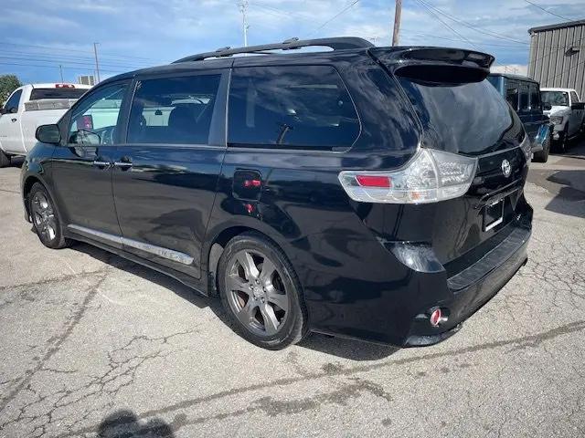 2017 Toyota Sienna SE 8 Passenger