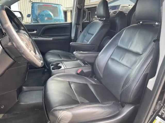 2017 Toyota Sienna SE 8 Passenger