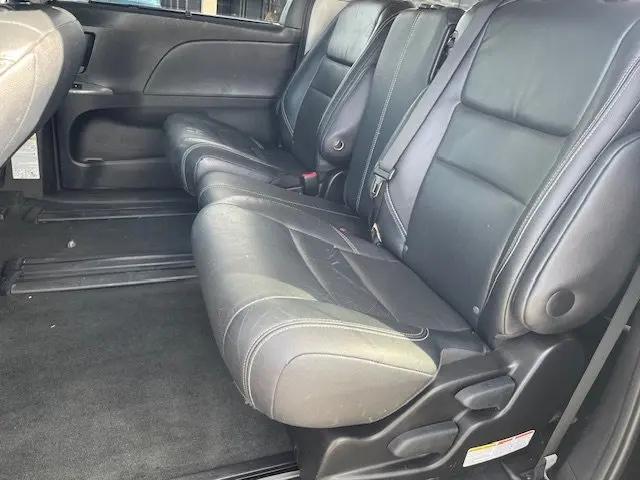 2017 Toyota Sienna SE 8 Passenger