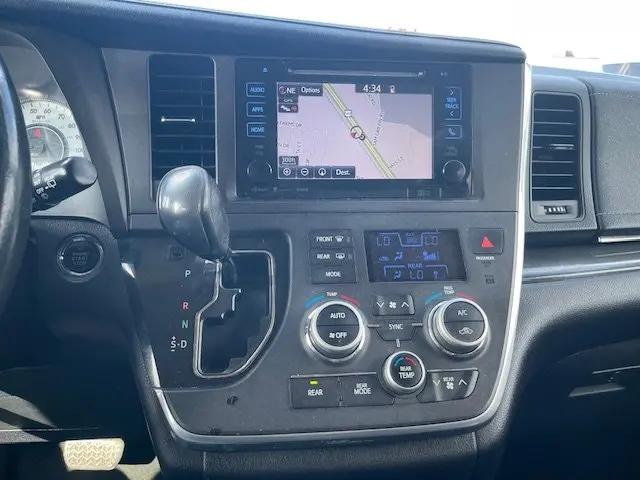 2017 Toyota Sienna SE 8 Passenger