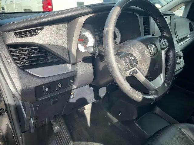 2017 Toyota Sienna SE 8 Passenger