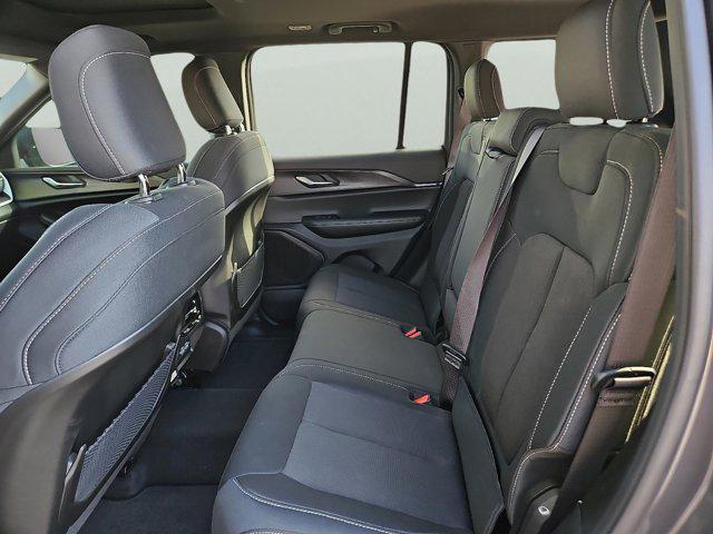 2025 Jeep Grand Cherokee Laredo X 4x4