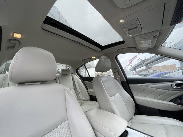 2022 INFINITI Q50 LUXE