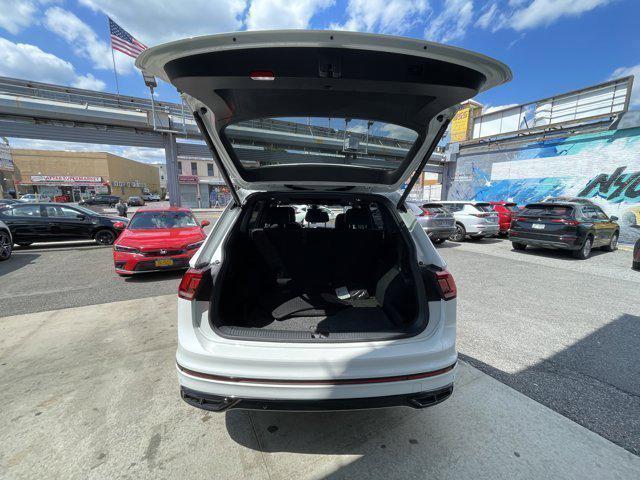 2024 Volkswagen Tiguan 2.0T SE R-Line Black