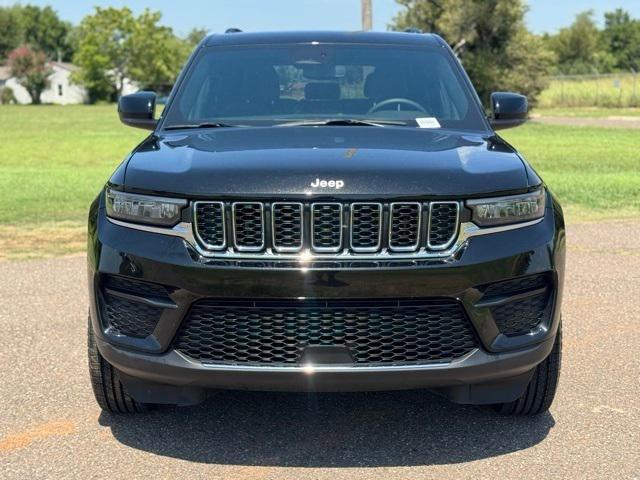 2024 Jeep Grand Cherokee Laredo 4x2