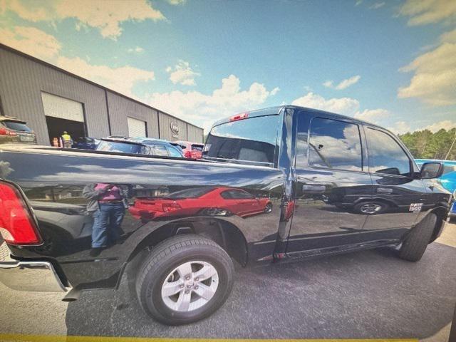 2022 RAM 1500 Classic SLT Crew Cab 4x2 57 Box