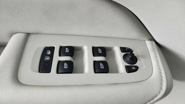 2024 Volvo XC60 Recharge T8 Plus Dark Theme