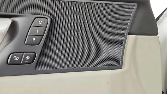 2024 Volvo XC60 Recharge T8 Plus Dark Theme