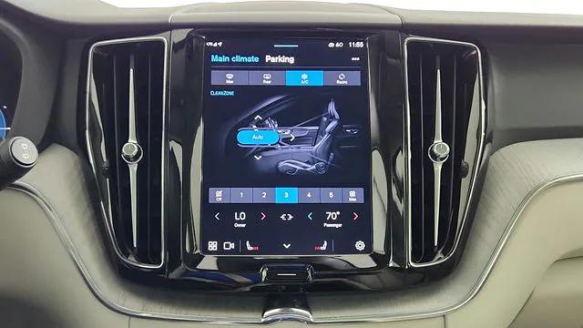 2024 Volvo XC60 Recharge T8 Plus Dark Theme