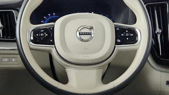 2024 Volvo XC60 Recharge T8 Plus Dark Theme