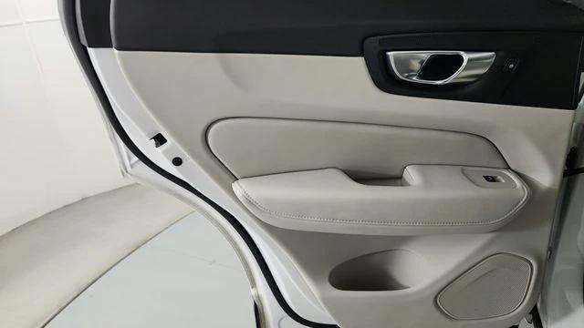 2024 Volvo XC60 Recharge T8 Plus Dark Theme
