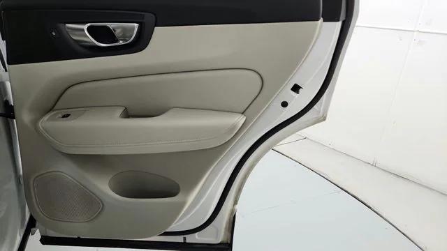 2024 Volvo XC60 Recharge T8 Plus Dark Theme
