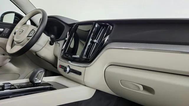 2024 Volvo XC60 Recharge T8 Plus Dark Theme