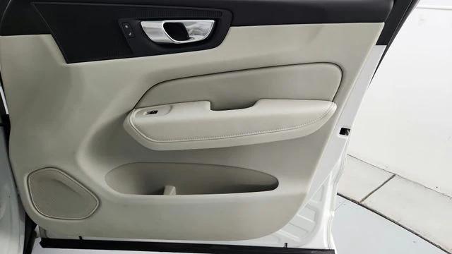 2024 Volvo XC60 Recharge T8 Plus Dark Theme