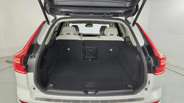 2024 Volvo XC60 Recharge T8 Plus Dark Theme