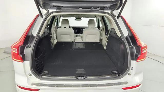 2024 Volvo XC60 Recharge T8 Plus Dark Theme