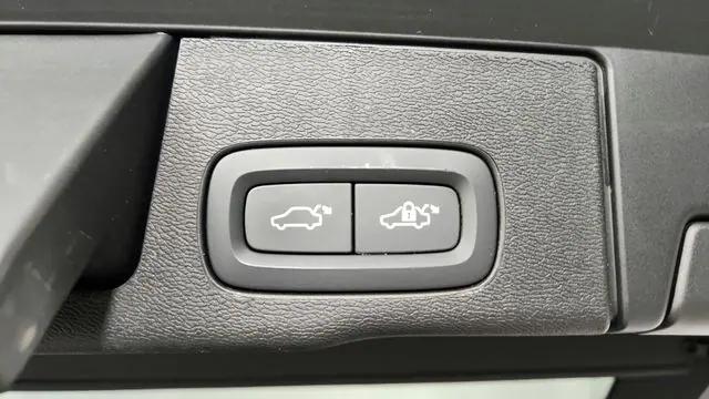 2024 Volvo XC60 Recharge T8 Plus Dark Theme
