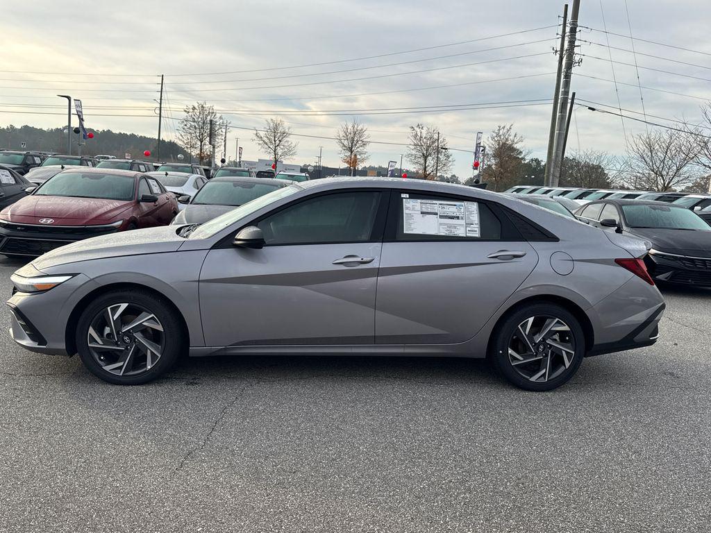 2025 Hyundai Elantra SEL Sport photo 2