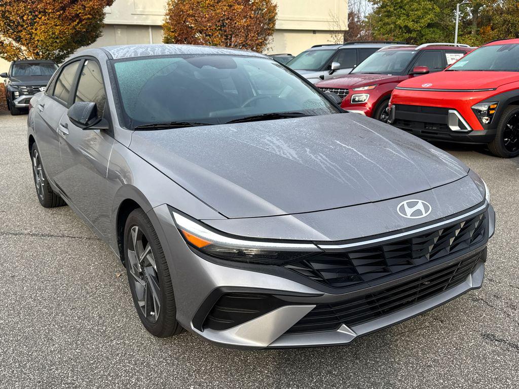 2025 Hyundai Elantra SEL Sport photo 4