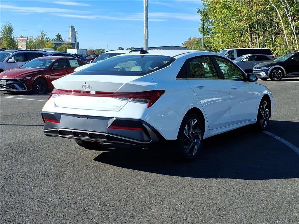 2025 Hyundai Elantra Limited - Photo 9