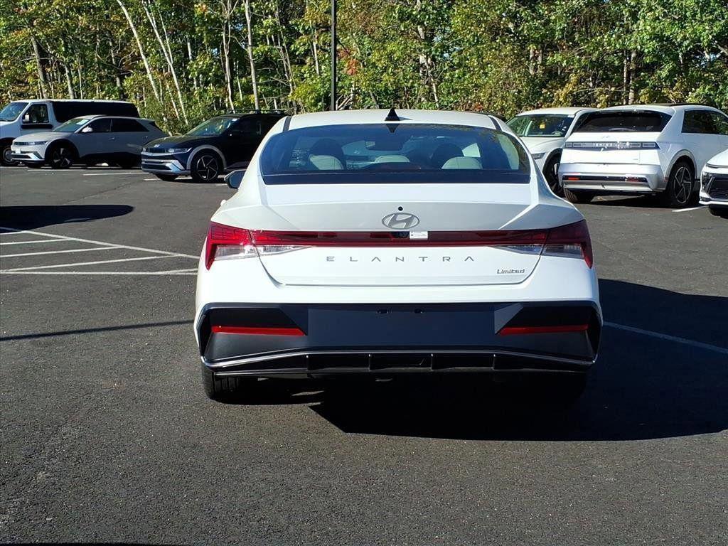 2025 Hyundai Elantra Limited - Photo 10