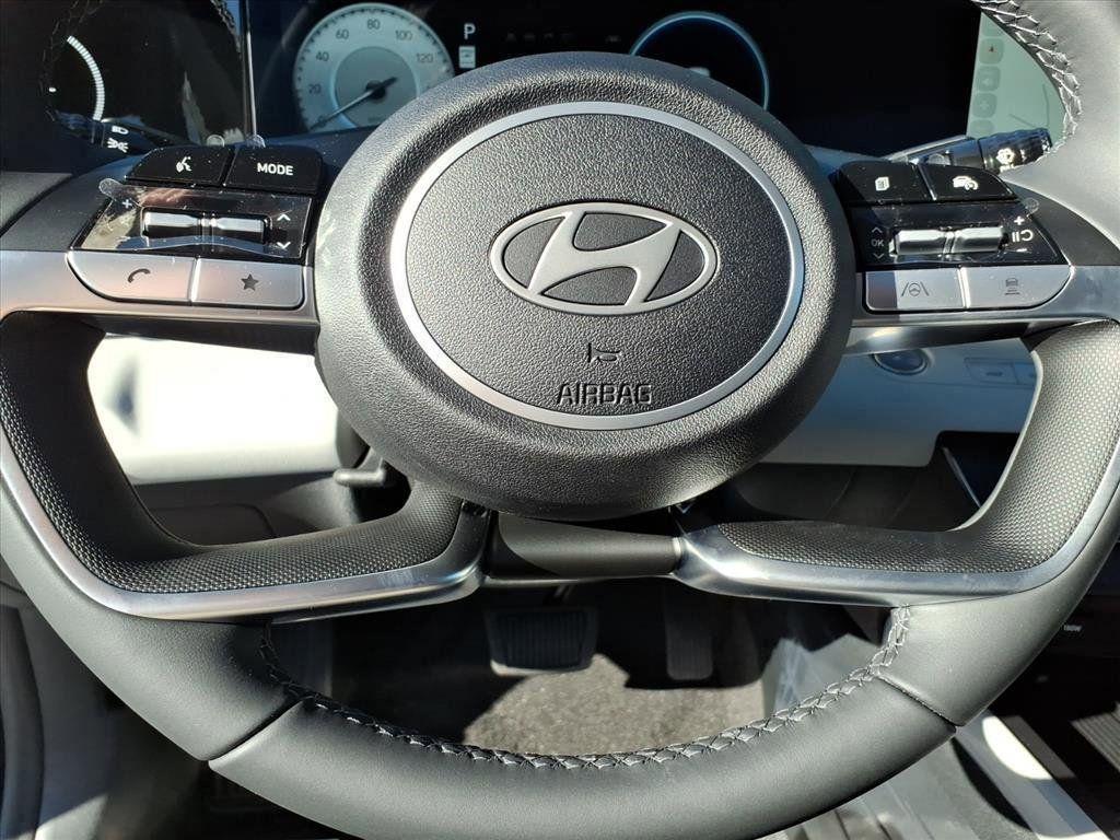 2025 Hyundai Elantra Limited - Photo 16