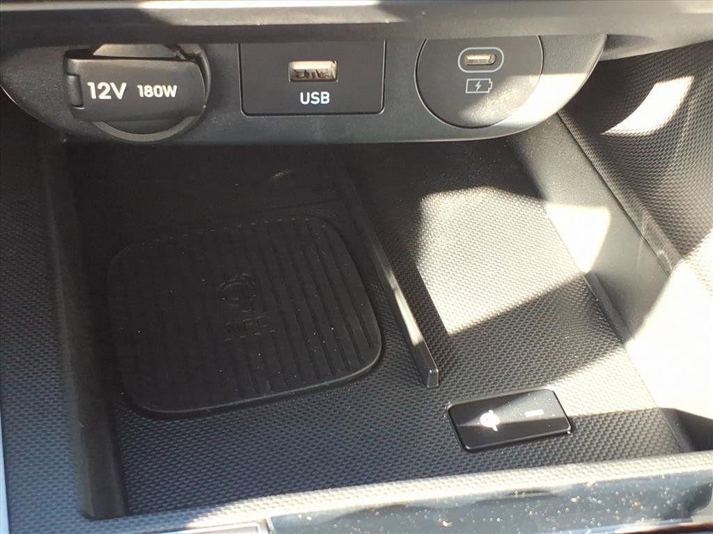 2025 Hyundai Elantra Limited - Photo 20
