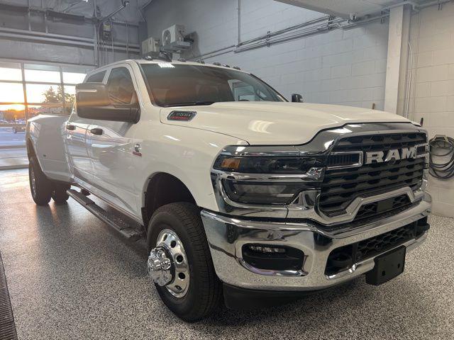 2026 RAM Ram 3500 RAM 3500 TRADESMAN CREW CAB 4X4 8 BOX