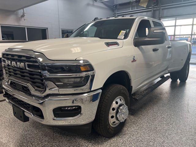 2026 RAM Ram 3500 RAM 3500 TRADESMAN CREW CAB 4X4 8 BOX