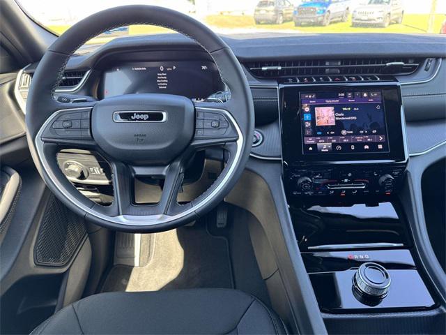 2025 Jeep Grand Cherokee GRAND CHEROKEE LAREDO 4X4