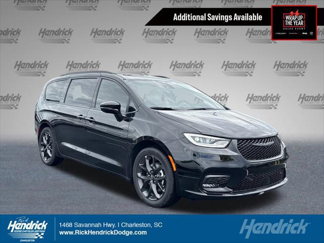 2026 Chrysler Pacifica Limited's photo