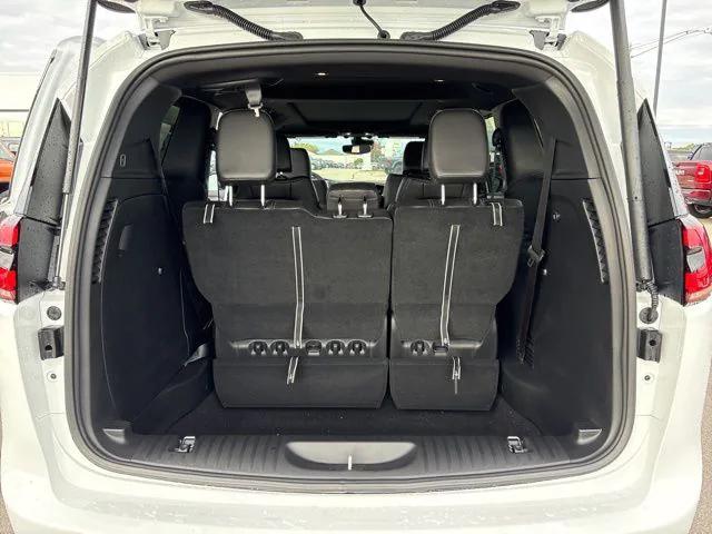 2026 Chrysler Pacifica Select AWD