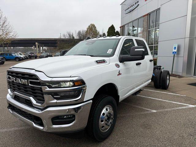2026 RAM 3500 Chassis RAM 3500 TRADESMAN CREW CAB CHASSIS 4X4 60 CA