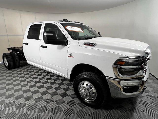 2026 RAM Ram 3500 Chassis Cab RAM 3500 TRADESMAN CREW CAB CHASSIS 4X4 60 CA